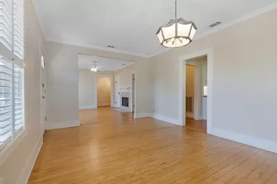 217 W Morse St, Fredericksburg, TX 78624 - Photo 5