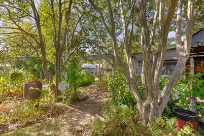 217 W Morse St, Fredericksburg, TX 78624 - Photo 37