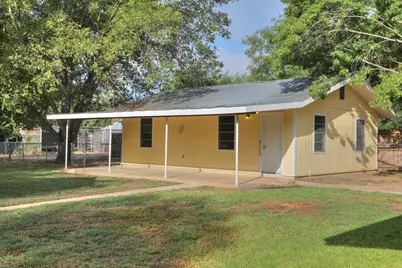 109 W Mulberry St, Fredericksburg, TX 78624 - Photo 3