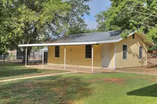 109 W Mulberry St, Fredericksburg, TX 78624 - Photo 3