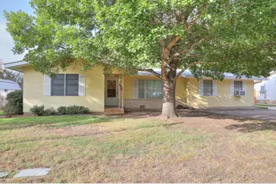 109 W Mulberry St, Fredericksburg, TX 78624 - Photo 1