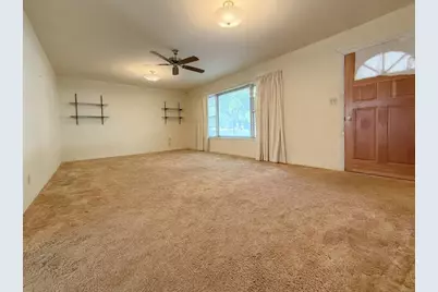 109 W Mulberry St, Fredericksburg, TX 78624 - Photo 5