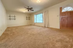 109 W Mulberry St, Fredericksburg, TX 78624 - Photo 5