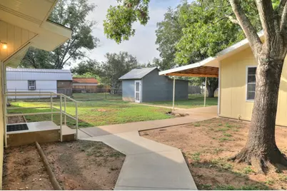 109 W Mulberry St, Fredericksburg, TX 78624 - Photo 13
