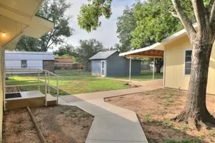 109 W Mulberry St, Fredericksburg, TX 78624 - Photo 13