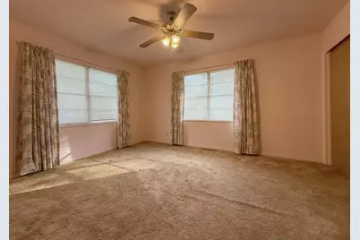 109 W Mulberry St, Fredericksburg, TX 78624 - Photo 9