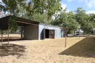 610 N Pine St, Fredericksburg, TX 78624 - Photo 9