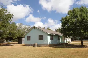 610 N Pine St, Fredericksburg, TX 78624 - Photo 3