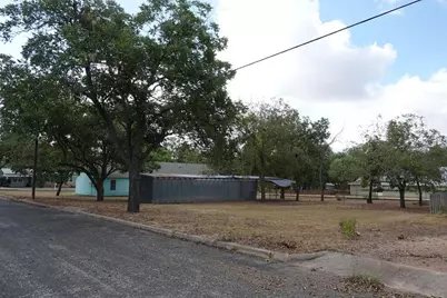 610 N Pine St, Fredericksburg, TX 78624 - Photo 11
