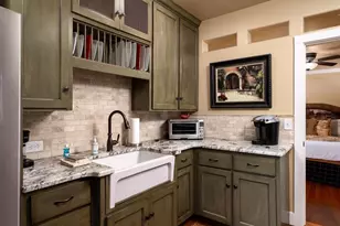 514 W Austin St, Fredericksburg, TX 78624 - Photo 15
