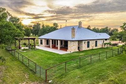 1554 Vintage Oaks Dr, Fredericksburg, TX 78624 - Photo 1