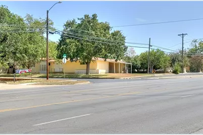 101 E Hale St, Fredericksburg, TX 78624 - Photo 9
