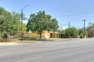 101 E Hale St, Fredericksburg, TX 78624 - Photo 9