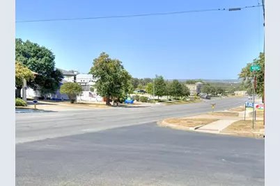 101 E Hale St, Fredericksburg, TX 78624 - Photo 3