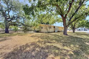 101 E Hale St, Fredericksburg, TX 78624 - Photo 7