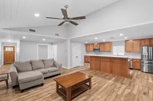 501 S Olive St, Fredericksburg, TX 78624 - Photo 3
