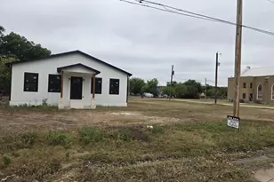 209 Tipton St, Menard, TX 76859 - Photo 3
