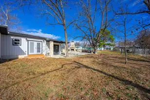 318 W Hackberry St, Fredericksburg, TX 78624 - Photo 29