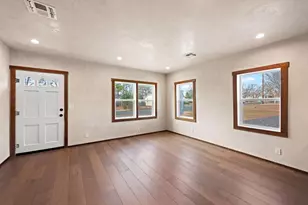 318 W Hackberry St, Fredericksburg, TX 78624 - Photo 5