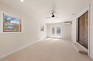318 W Hackberry St, Fredericksburg, TX 78624 - Photo 13
