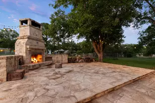 318 W Hackberry St, Fredericksburg, TX 78624 - Photo 25