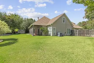 613 Persimmon Ct, Fredericksburg, TX 78624 - Photo 35