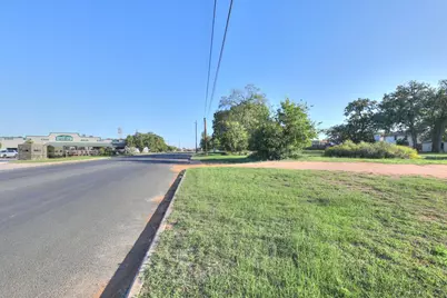 504 Longhorn St, Fredericksburg, TX 78624 - Photo 5