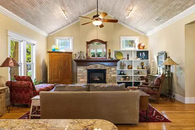 806 E Highway St, Fredericksburg, TX 78624 - Photo 9