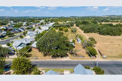 604 N Cherry St, Fredericksburg, TX 78624 - Photo 1
