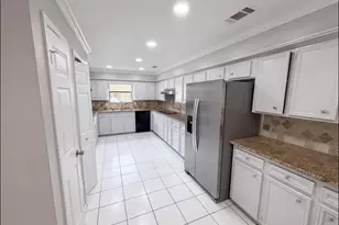 1746 Cloister SE 32nd St, Other, TX 77532 - Photo 3