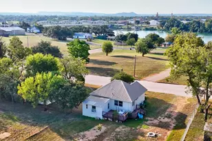 305 Tarrant, Llano, TX 78643 - Photo 11