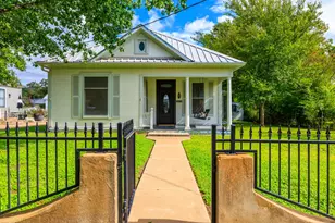 404 E Travis St, Fredericksburg, TX 78624 - Photo 43