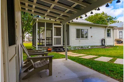404 E Travis St, Fredericksburg, TX 78624 - Photo 31