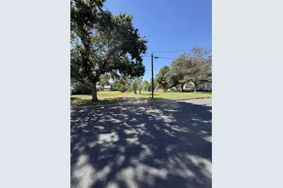 211 W Centre St, Fredericksburg, TX 78624 - Photo 3