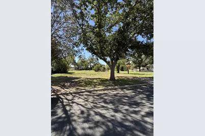 211 W Centre St, Fredericksburg, TX 78624 - Photo 5