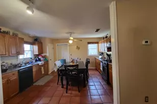 311 W Burbank St, Fredericksburg, TX 78624 - Photo 5