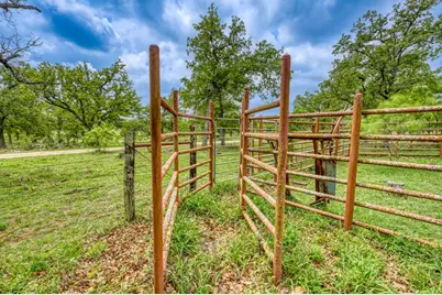 11446 N State Hwy 16, Fredericksburg, TX 78624 - Photo 23