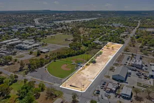 711 Avenue N, Marble Falls, TX 78654 - Photo 3