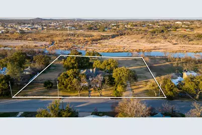 409 E Main St, Llano, TX 78643 - Photo 9