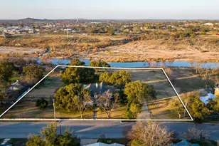 409 E Main St, Llano, TX 78643 - Photo 9