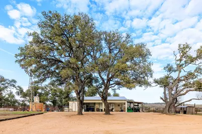 888 Dietrich Rd, Fredericksburg, TX 78624 - Photo 23