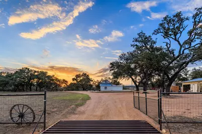 888 Dietrich Rd, Fredericksburg, TX 78624 - Photo 31