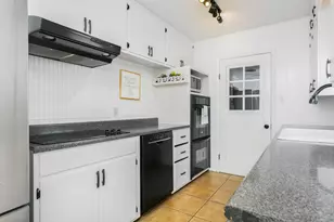 333 W Burbank St, Fredericksburg, TX 78624 - Photo 9