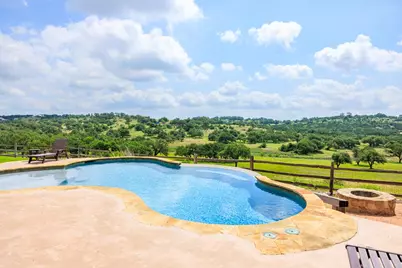 372 E Distant View Dr, Fredericksburg, TX 78624 - Photo 7