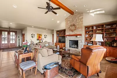 372 E Distant View Dr, Fredericksburg, TX 78624 - Photo 13