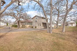 707 N Milam St, Fredericksburg, TX 78624 - Photo 1