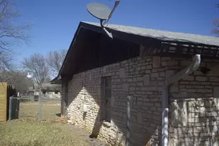 206 W Glenmoor Dr, Fredericksburg, TX 78624 - Photo 3