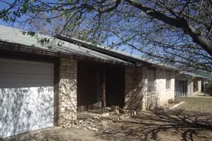 206 W Glenmoor Dr, Fredericksburg, TX 78624 - Photo 1