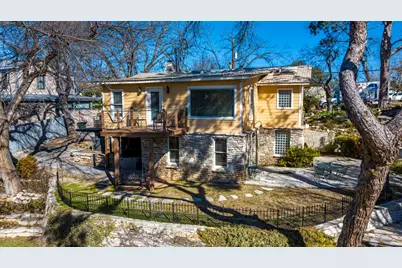 105 E Creek St, Fredericksburg, TX 78624 - Photo 9