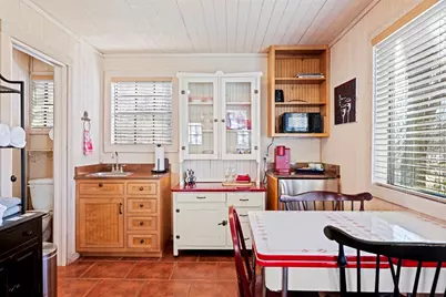 105 E Creek St, Fredericksburg, TX 78624 - Photo 31